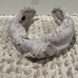 J crew light tan fabric headband size 8 to 10 years old. Perfect conditions